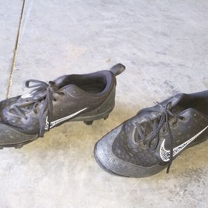 Men's baseball cleats